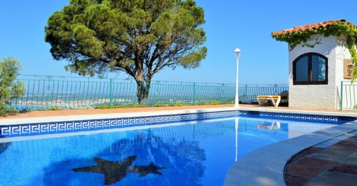 Average Swimming Pool