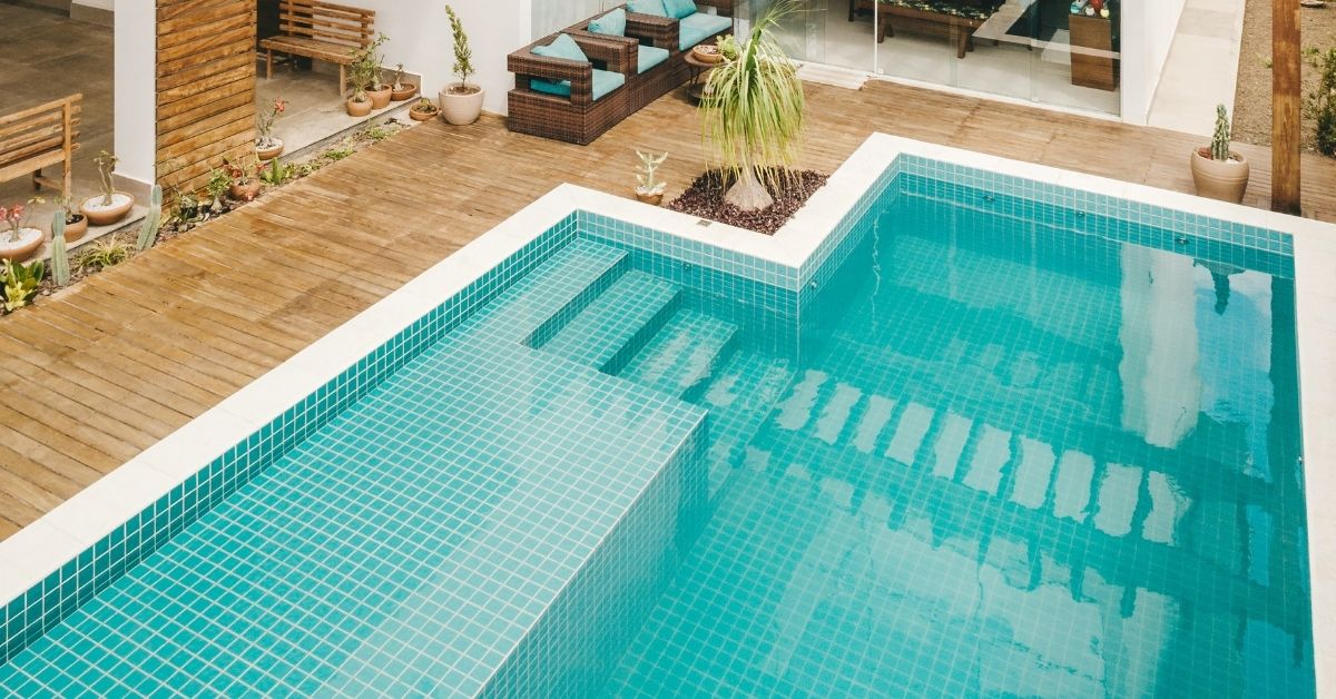 Swimming pool with levels